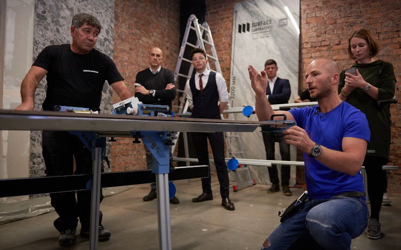 Прошел мастер-класс по укладке и резке сверхкрупного керамогранита ...