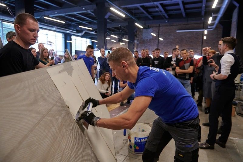 Прошел мастер-класс по укладке и резке сверхкрупного керамогранита ...